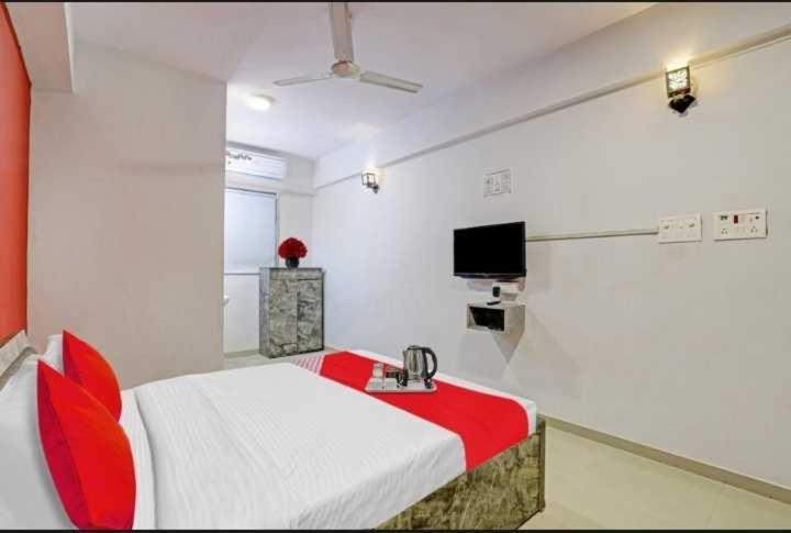 Oyo Hotel Apple Inn Сурат Екстер'єр фото