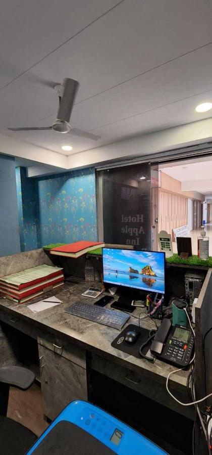 Oyo Hotel Apple Inn Сурат Екстер'єр фото