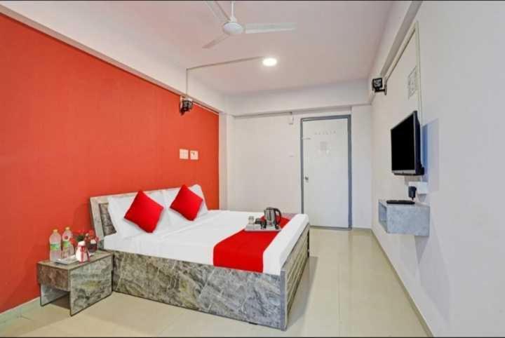 Oyo Hotel Apple Inn Сурат Екстер'єр фото